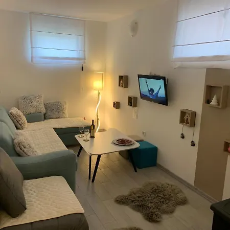 Mont, Lux & Jacuzzi -