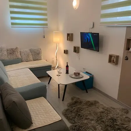 Mont, Lux & Jacuzzi - *