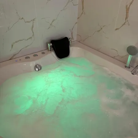 Mont, Lux & Jacuzzi - Apartament *